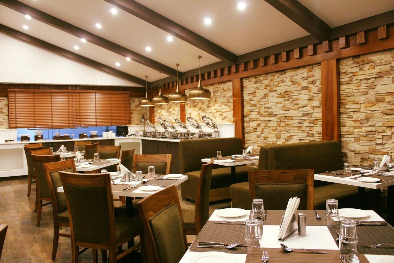 The Denzong Shangrila Gangtok Exterior foto